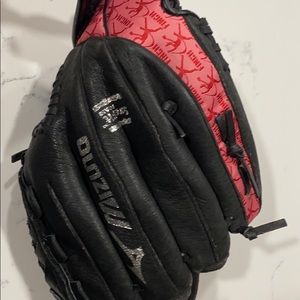 Baseball or softball glove